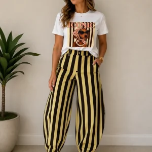 Sarisa Camiseta Blanca “Iconic” con Estampado de Perrita Fashionista
