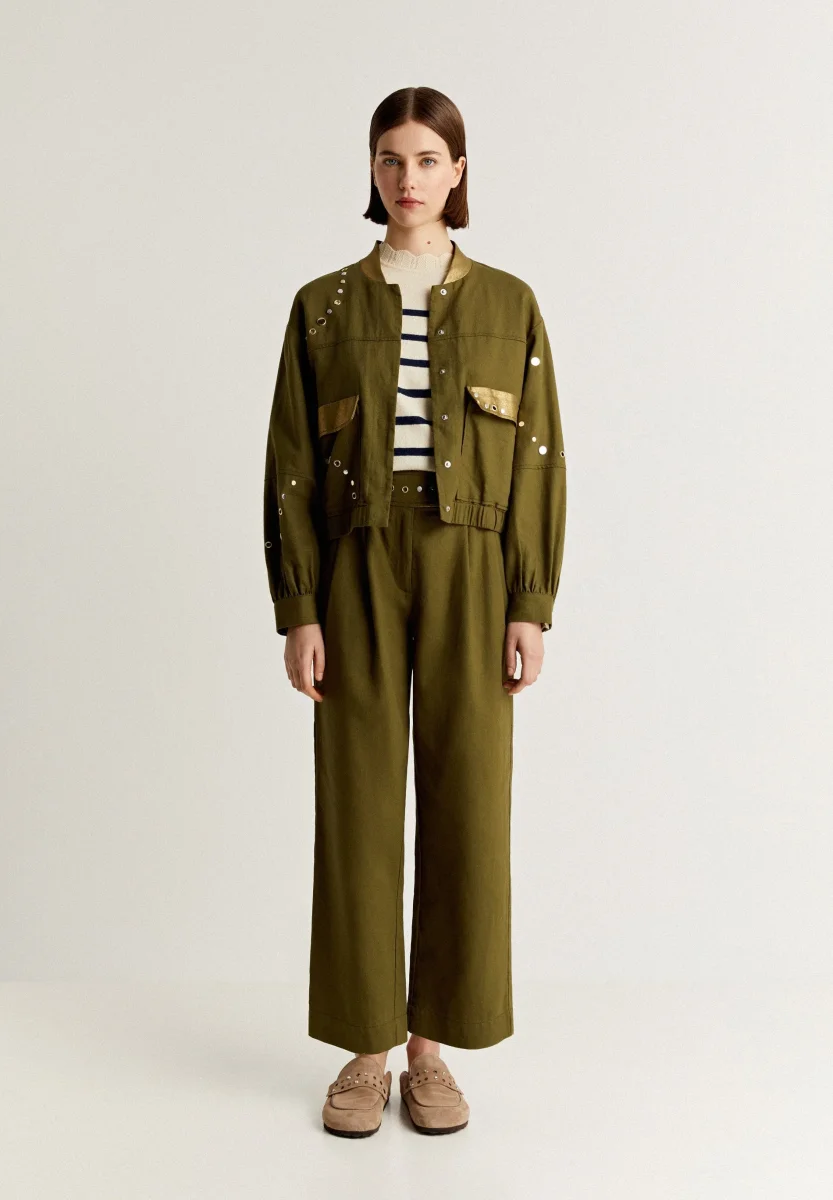 CHAQUETA BOMBER TACHUELAS - Imagen 5