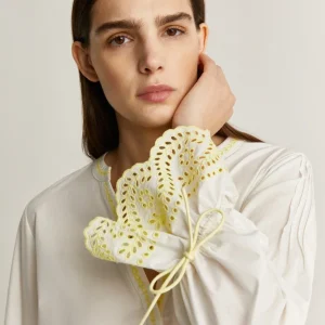 BLUSA DETALLE FILO BORDADO