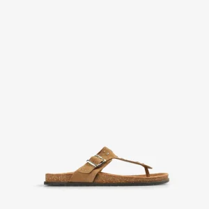 SANDALIAS PLANAS ANTE TACHUELAS