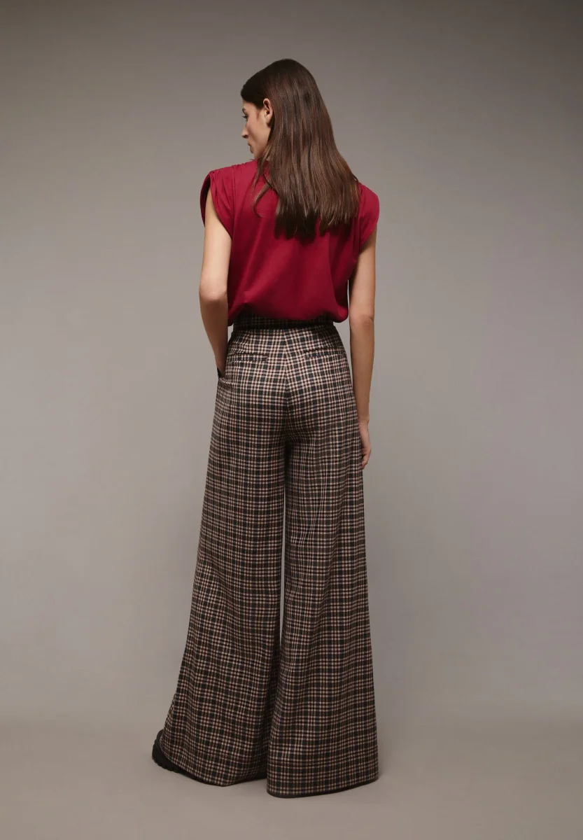 PANTALÓN CUADROS PINZAS - Imagen 4
