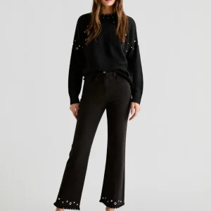JEANS FLARE BAJO TACHUELAS