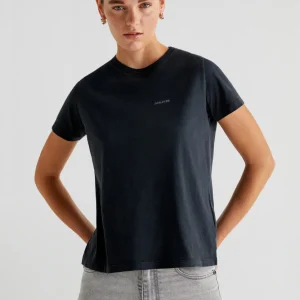 CAMISETA LOGO BORDADO TONO