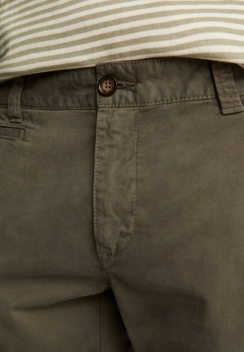 PANTALÓN CHINO CASUAL - Imagen 4