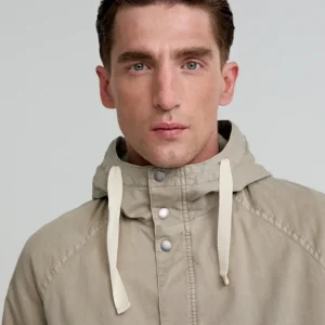 CHAQUETA LIGERA CAPUCHA