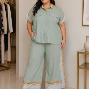 Conjunto Plus Size Verde Salvia con Camisa y Pantalón Palazzo a Rayas