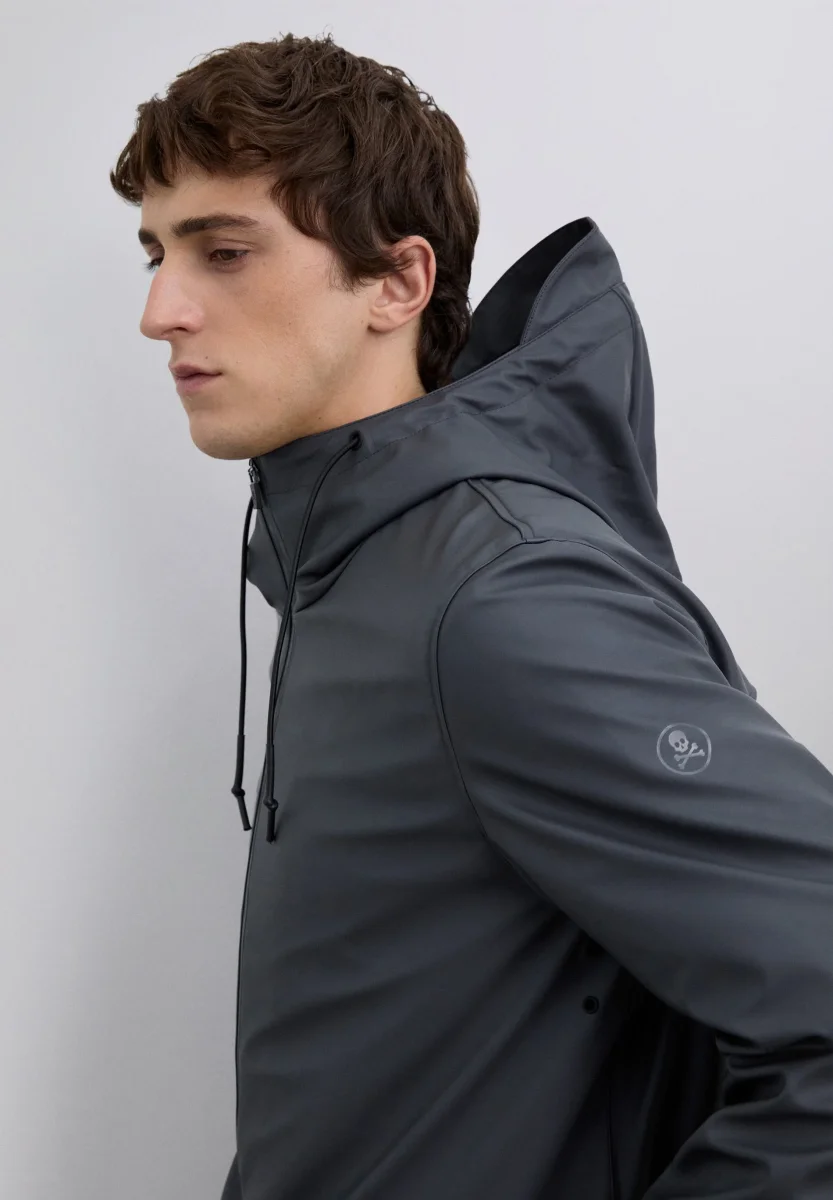CHAQUETA IMPERMEABLE LOGO - Imagen 4