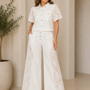 Conjunto Blanco de Blusa con Mangas de Encaje y Pantalón Palazzo