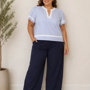 Blusa Plus Size Azul Claro a Rayas con Detalles en Contraste