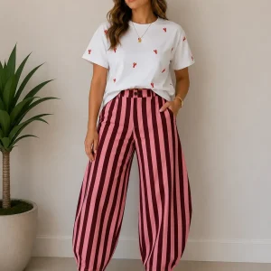 Blusa Blanca de Manga Corta con Estampado de Langostas Rojas