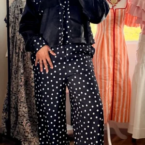 Chaqueta Polka Dots Negra para Mujer/Jacket Moderna en Panamá