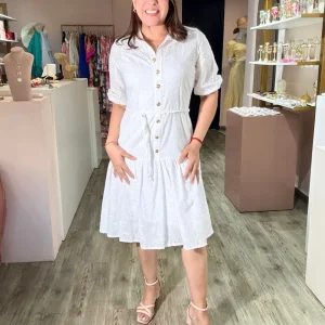 Vestido Blanco Bordado para Mujer – Vestido Casual de Verano con Botones | Boutique de Moda Femenina en Panamá