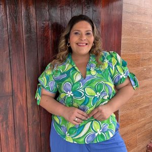 BLUSA CON ESTAMPADO DE FLORES VERDE