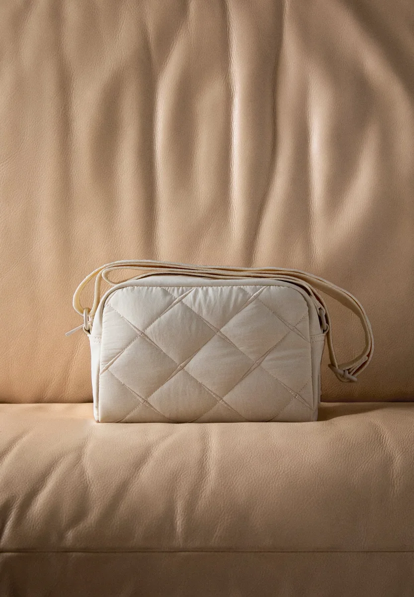 BOLSO BANDOLERA ACOLCHADO - Imagen 2