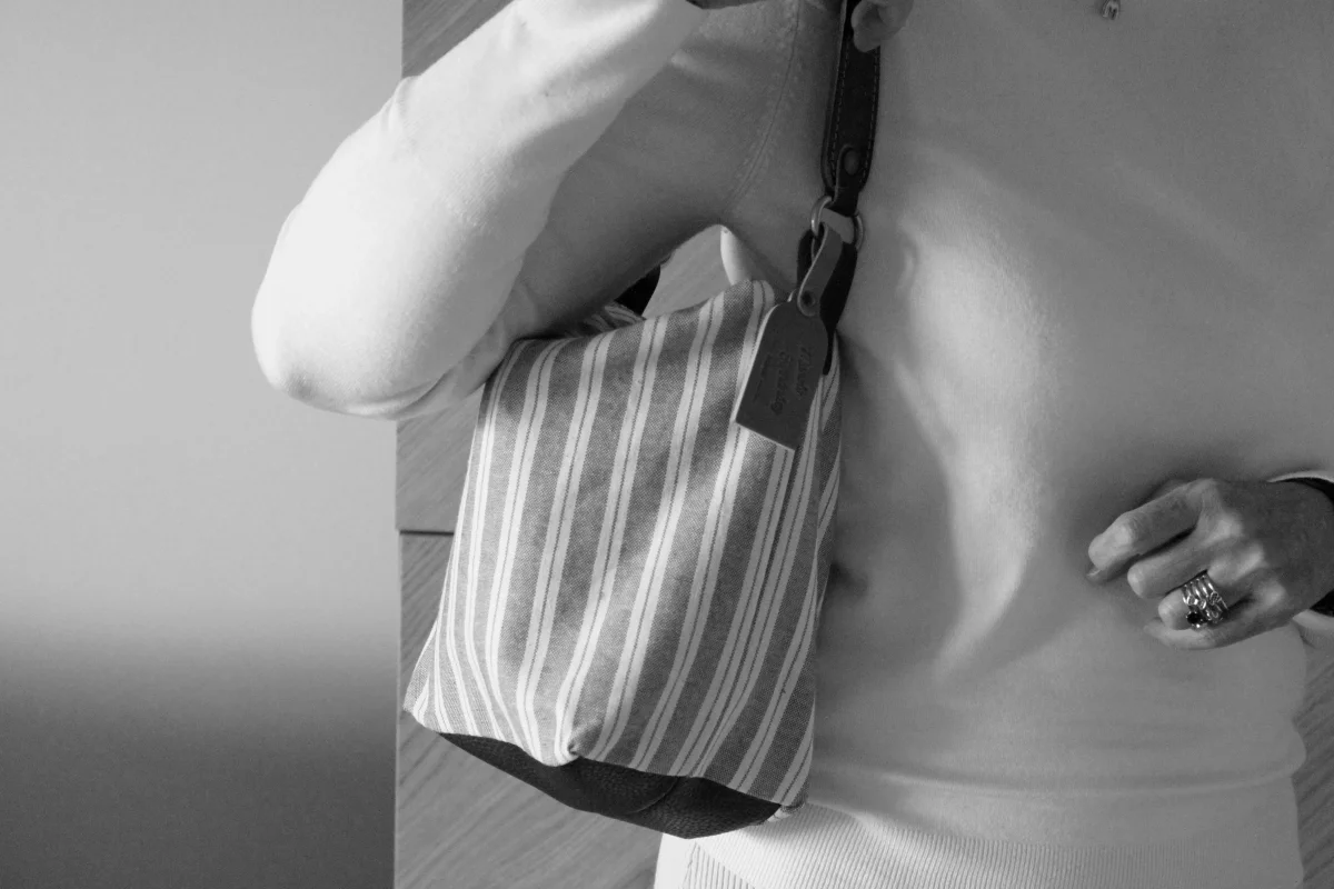 BOLSO BOMBONERA MINI - TAPIZADO GRIS - Imagen 6