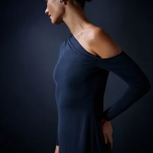 VESTIDO ESCOTE ASIMÉTRICO