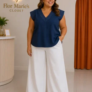 Blusa Azul Marino con Escote en V