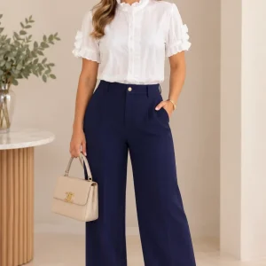 Blusa Blanca con Cuello de Volantes y Mangas Cortas Fruncidas