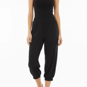 PLUS SIZE PANTALON NEGRO BOTON DORADO