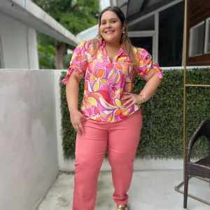BLUSA CON ESTAMPADO DE FLORES NARANJA