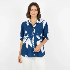 Blusa Elegante Azul con Estampado Blanco y Botones Dorados | Boutique de Ropa de Mujer en Panamá