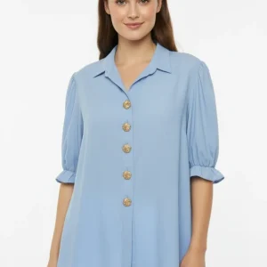 Blusa Azul Cielo para Mujer con Botones Dorados-Elegante y Fresca/Boutique en Panamá
