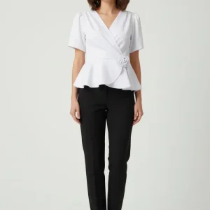 Blusa Blanca Elegante Peplum para Mujer con Detalle Floral/ Blusa Formal y Moderna en Panamá
