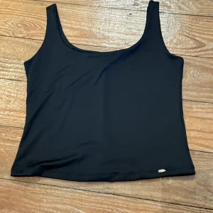 BLUSA BASICA NEGRA