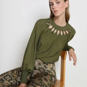 BLUSA DETALLE ABERTURAS