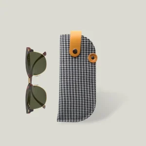 NO.15 | SUNGLASSES SLEEVE - YELLOW HOUNDSTOOTE