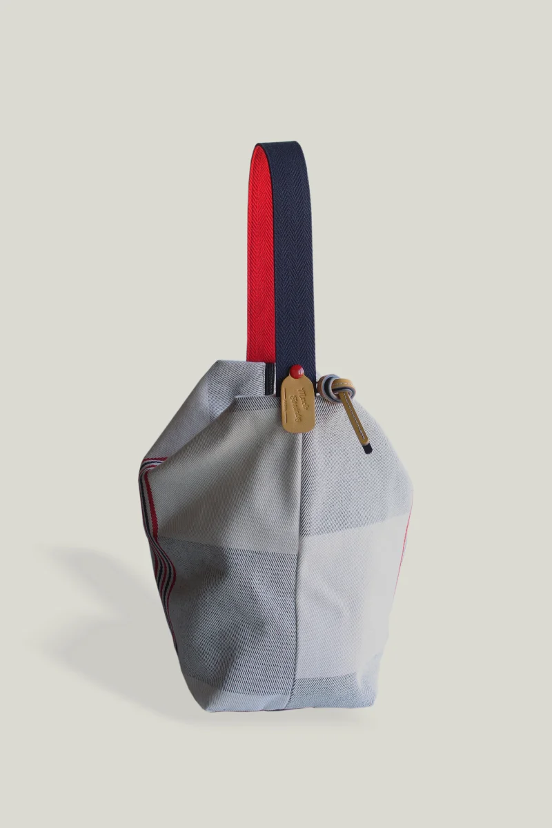 NO. 27 | THE BUCKET - Imagen 3
