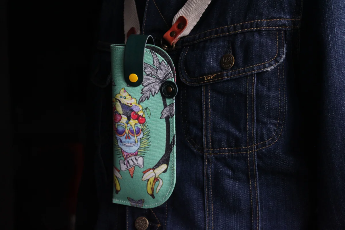 NO.15 | SUNGLASSES SLEEVE - SWEET SKULLS - Imagen 4