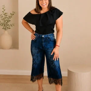 Bermuda Jeans para Mujer con Encaje Negro en Panamá/Bermuda Denim Moderna y Elegante
