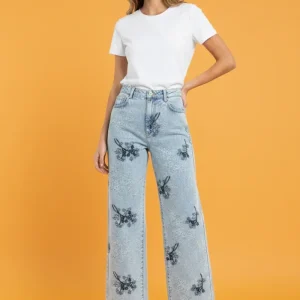 Pantalón de Mezclilla Bordado con Pedrería Acid Wash | Jeans para Mujer en Panamá