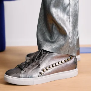 SNEAKERS ALTAS METALIZADAS TACHUELAS