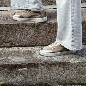 SNEAKERS BOTAS DETALLES METALIZADOS