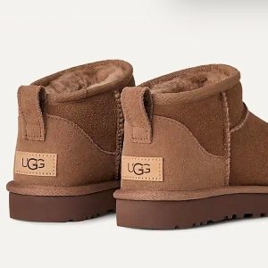 Bota Classic Ultra Mini Rocky Oak de UGG