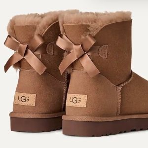 Bota MINI BAILEY BOW II Rocky Oak de UGG
