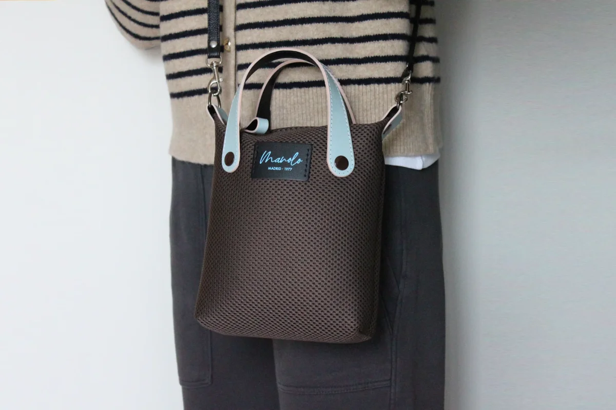 MINIBOLSO CESTO ACOLCHADO - MARRÓN Y CELESTE - Imagen 3
